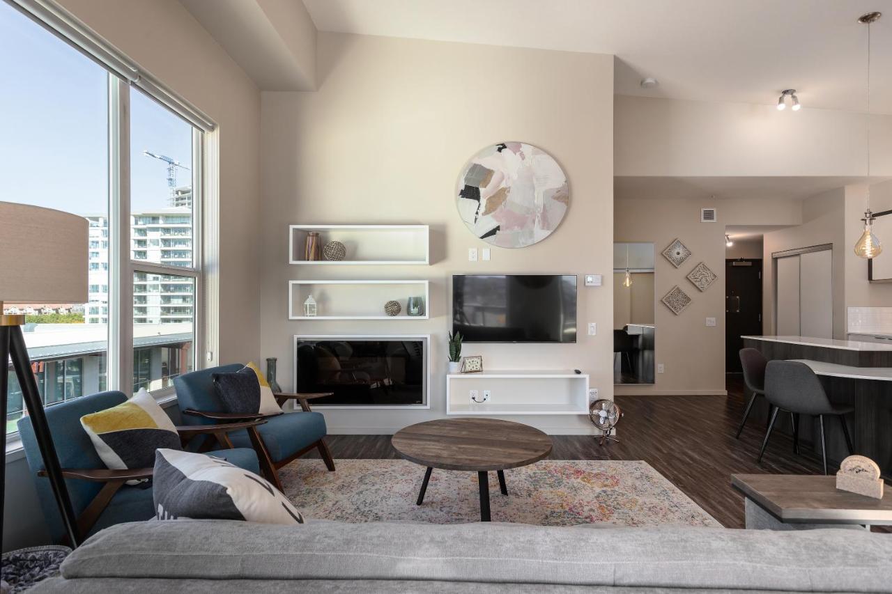 CORNER NEST - BRAND NEW LUXURY 2BED CONDO in DOWNTOWN Kelowna Exterior foto