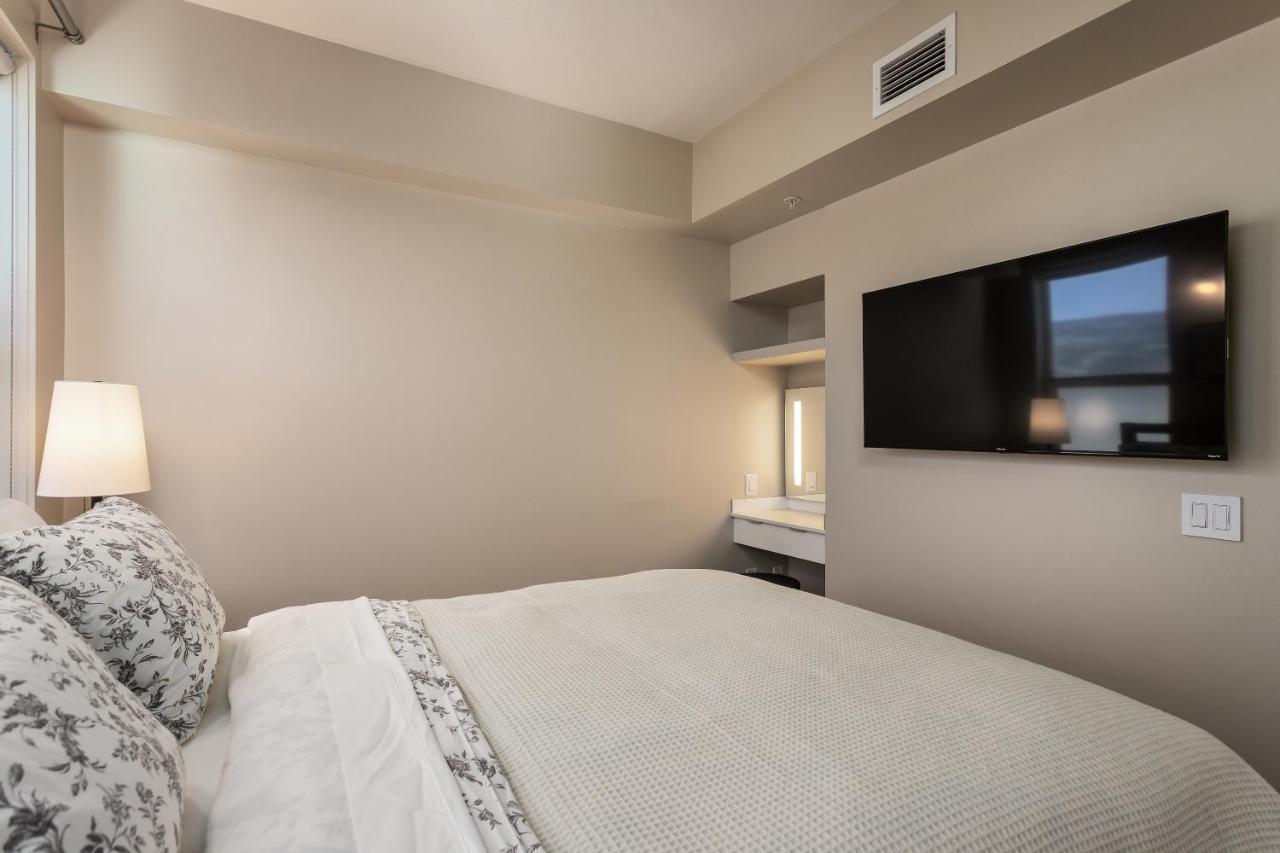 CORNER NEST - BRAND NEW LUXURY 2BED CONDO in DOWNTOWN Kelowna Exterior foto