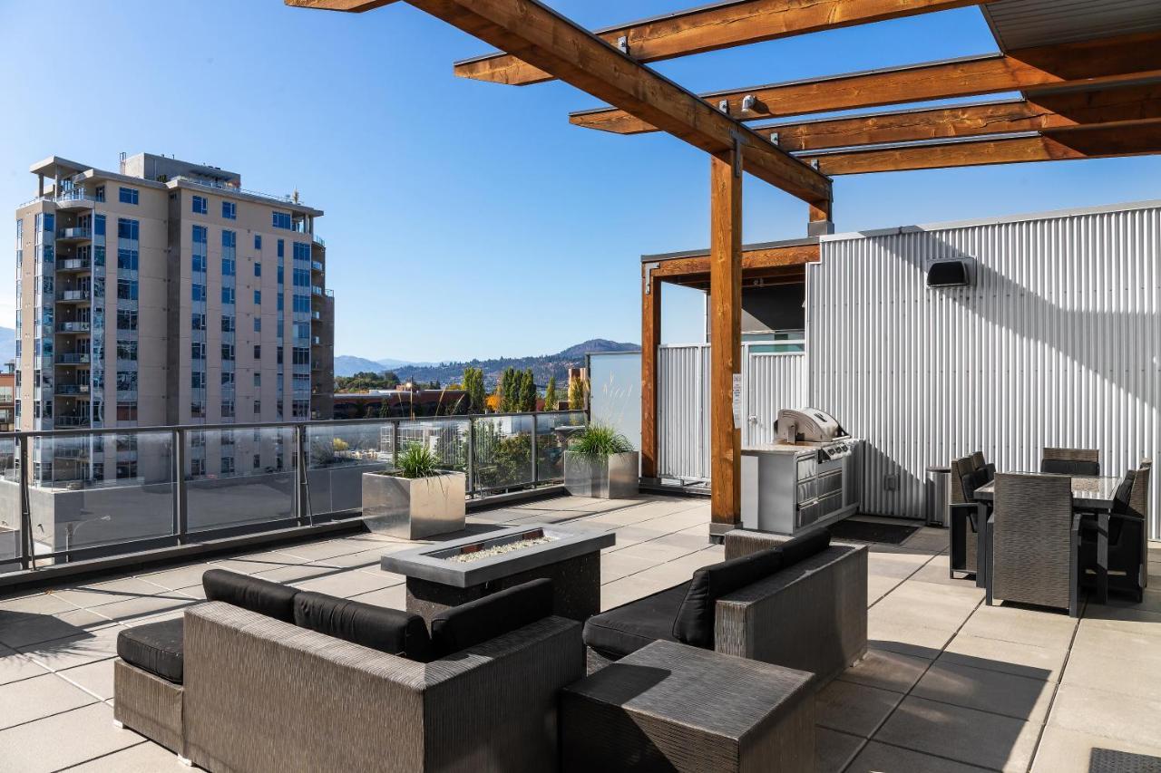 CORNER NEST - BRAND NEW LUXURY 2BED CONDO in DOWNTOWN Kelowna Exterior foto
